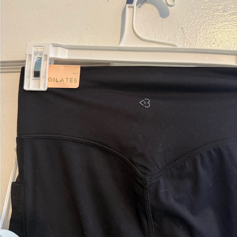 Black High-Waist V-Cut Leggings - Picture 9 of 10